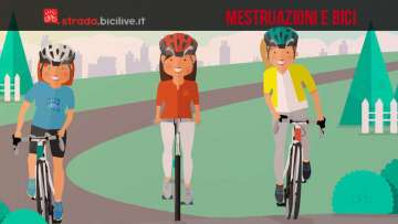 tre donne pedalano seguendo i consigli mestruazioni e bici