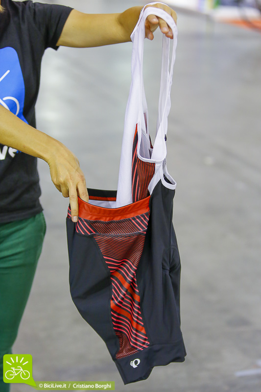 Nuovi pantaloncini Pearl Izumi donna  W Elite con la parte posteriore staccata dalle bretelle per le esigenze femminili