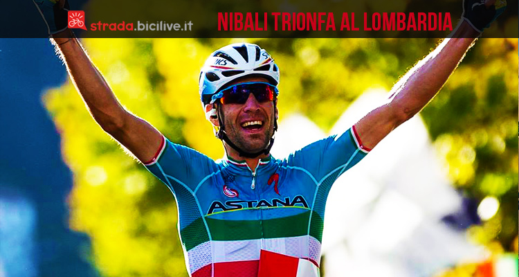 Vincenzo Nibali esulta durante la conclusione del giro di Lombardia