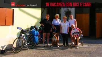 foto di marco zuccari con la compagna e il cane al seguito