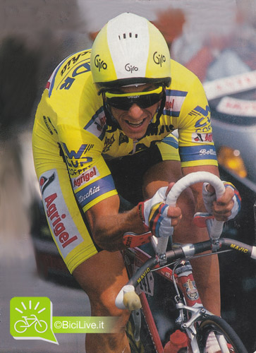 Greg LeMond in azione durante la cronometro al Tour de France 1989 (foto credit <a href="https://www.flickr.com/photos/40365317@N06/" target="_blank" rel="nofollow">Anders</a>, CC BY-ND 2.0)