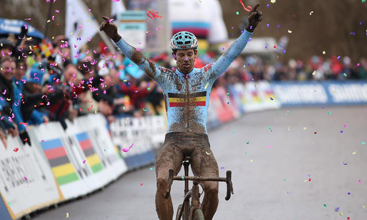 Wout Van Aert trionfa ai mondiali uci di ciclocross 2017