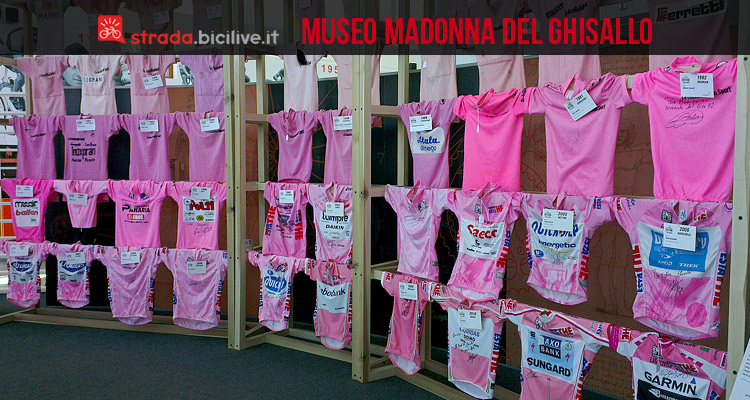 esposizione di maglie rosa al museo del ciclismo madonna del ghisallo