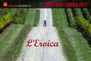 ciclista pedala per iscriversi all'eroica 2017