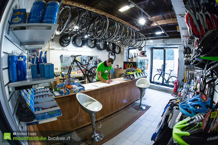 foto del Fuji bike store di bergamo