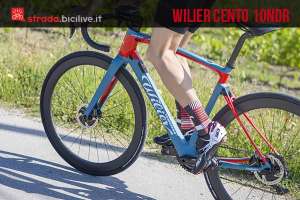 ciclista pedala sulla Wilier Cento 10NDR