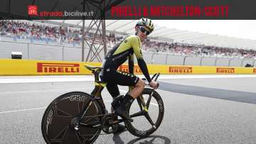atleta del team Michelton Scott con pneumatici Pirelli