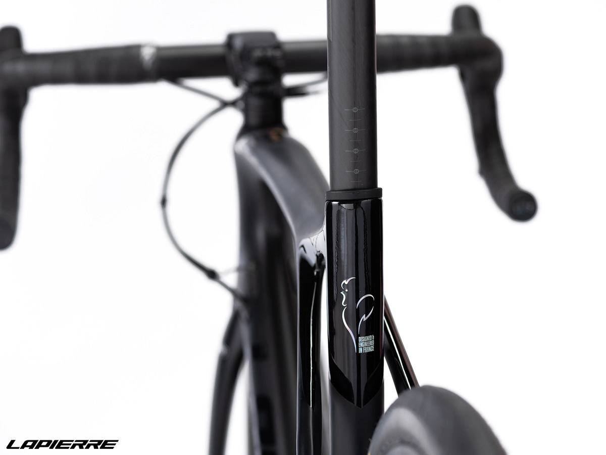 Dettaglio del reggisella e del tubo piantone della bicicletta Lapierre Xelius SL 700 Di2 Disc Ultimate 2020