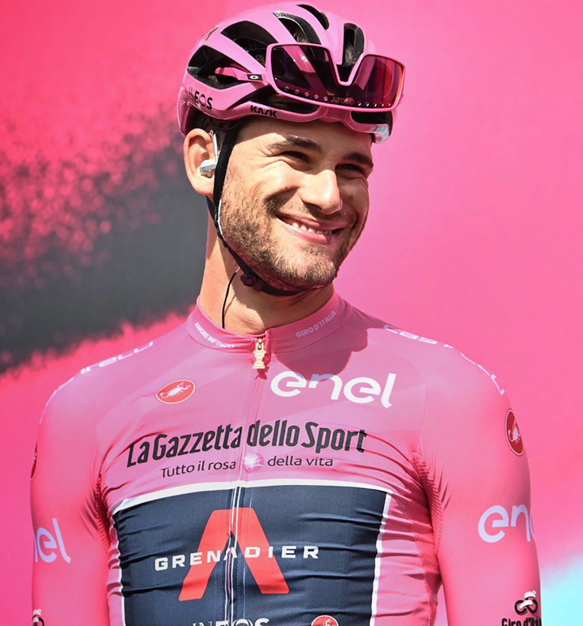 Filippo Ganna con indosso la maglia rosa del Giro 2020