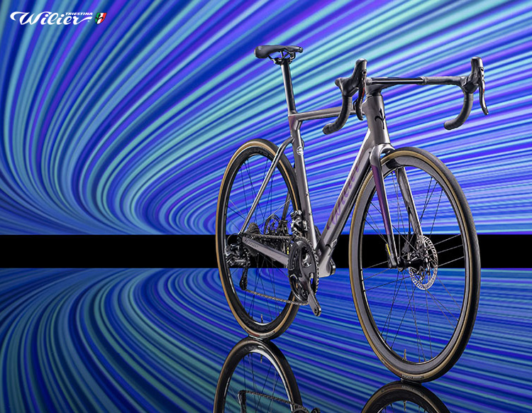Bicicletta da corsa Wilier Triestina Filante SLR 2021 su sfondo digitale