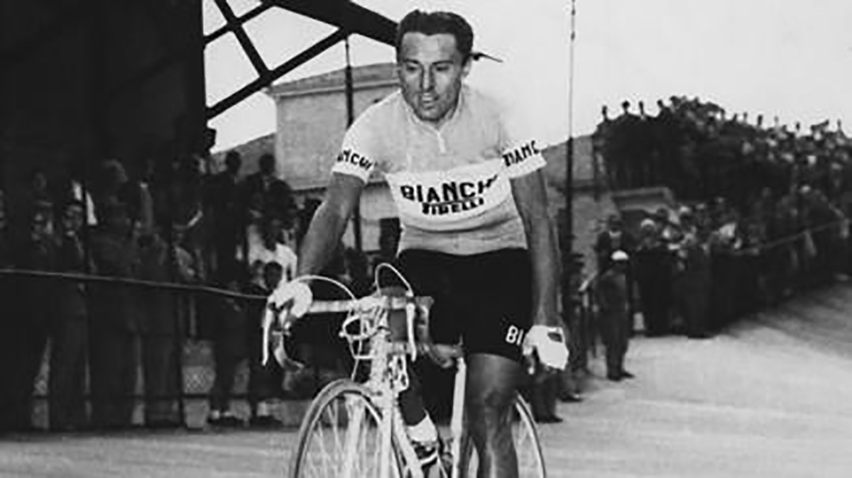 Angelo Conterno durante la Vuelta del 1956