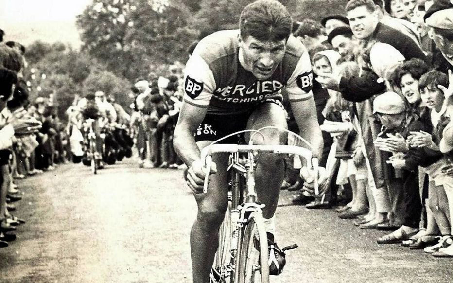Uno scatto di Raymond Poulidor durante la Vuelta del 1964