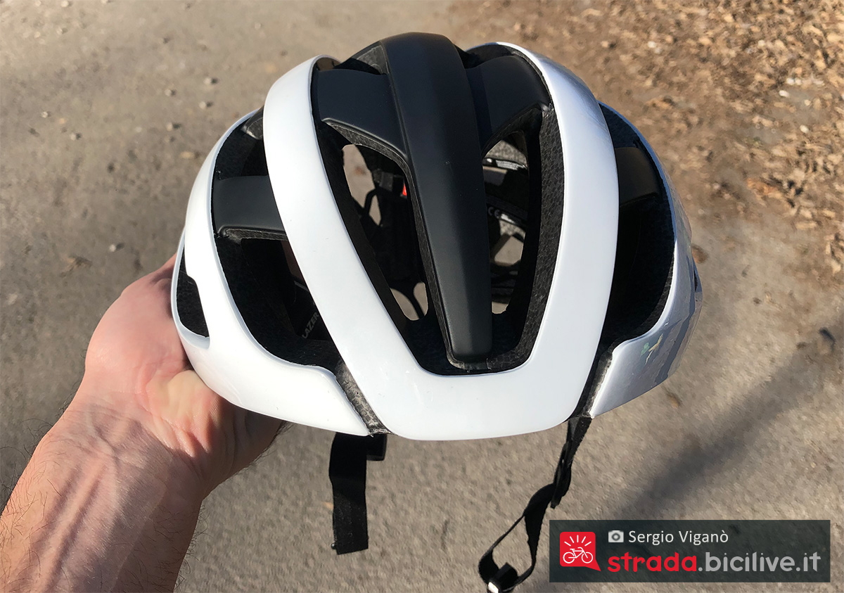 La visione frontale del nuovo casco per bici da corsa Lazer Genesis 2022
