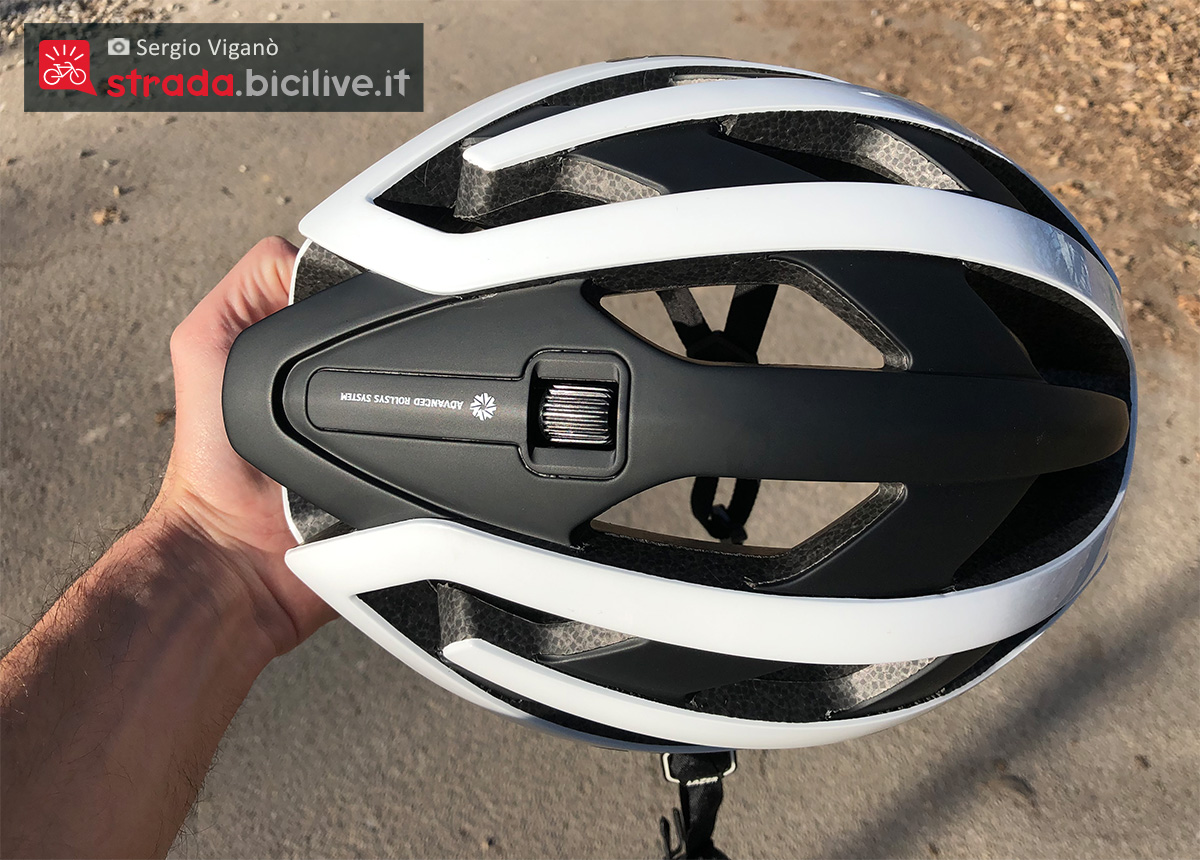 La visione superiore del nuovo casco per bicicletta da strada Lazer Genesis 2022