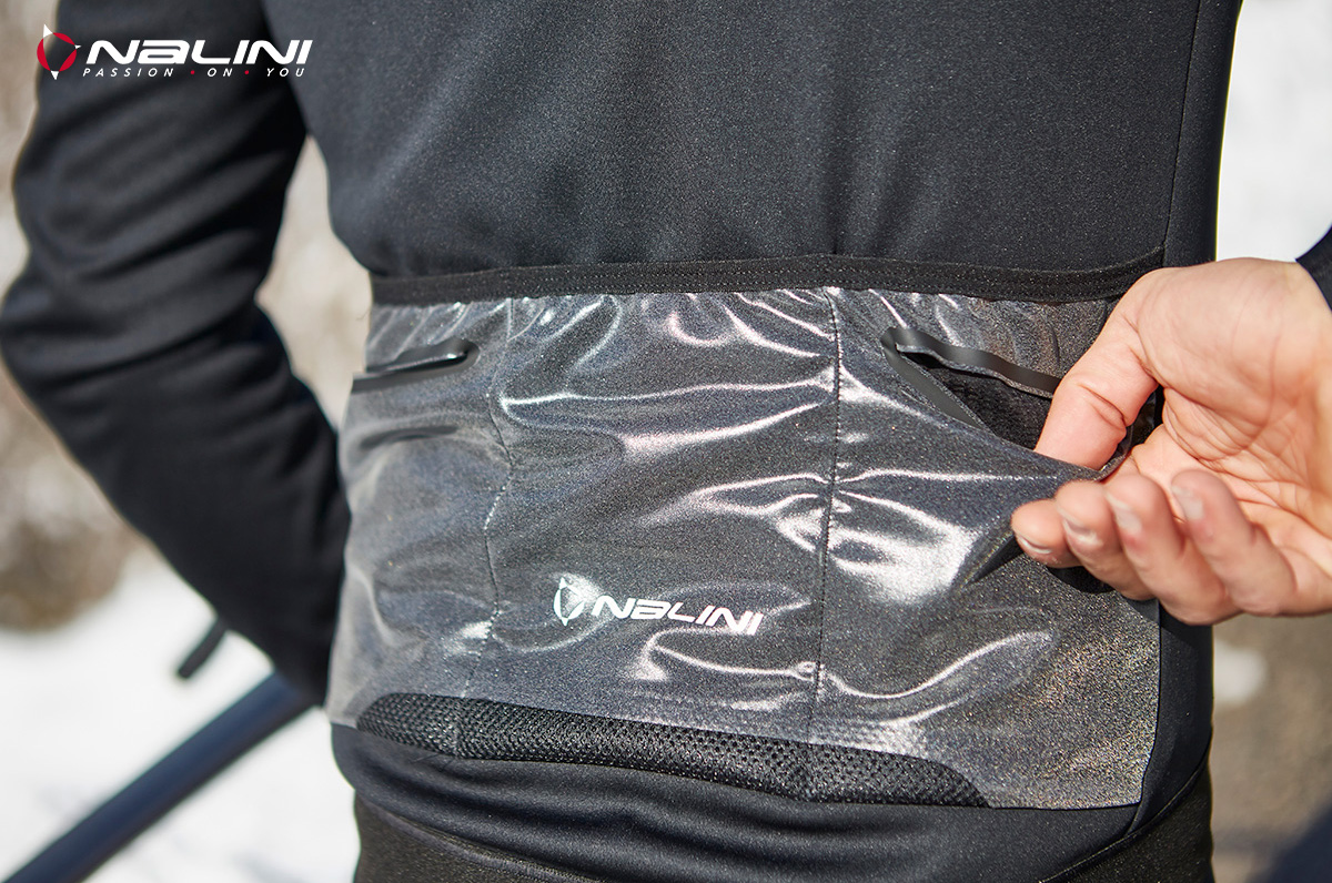 Dettaglio della tasca posteriore della giacca per bicicletta Nalini Ergo Shield Jacket 2022