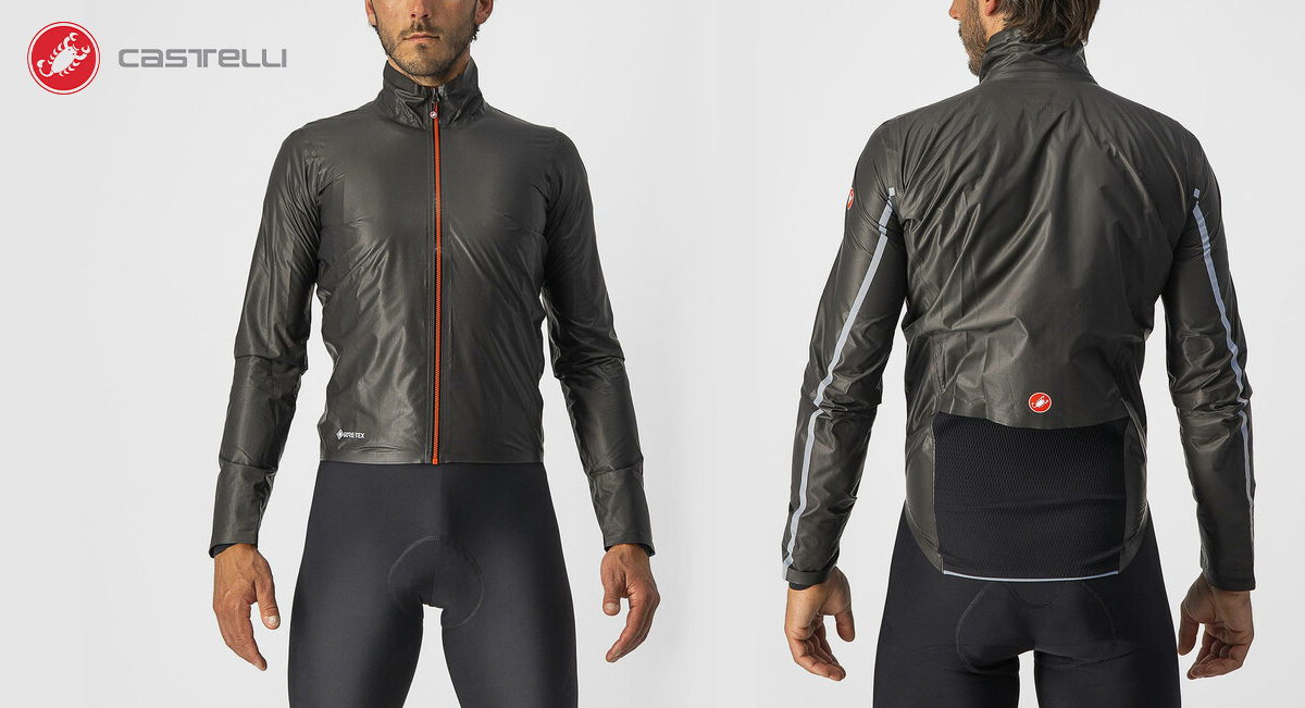 Un modello indossa la nuova giacca da bici Castelli Idro 3 2022