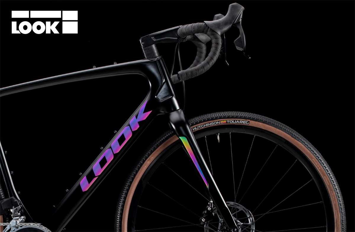 Dettaglio olografico sul telaio della nuova bici Look 765 Gravel RS Black Chromatic Petrol Full Glossy 2022
