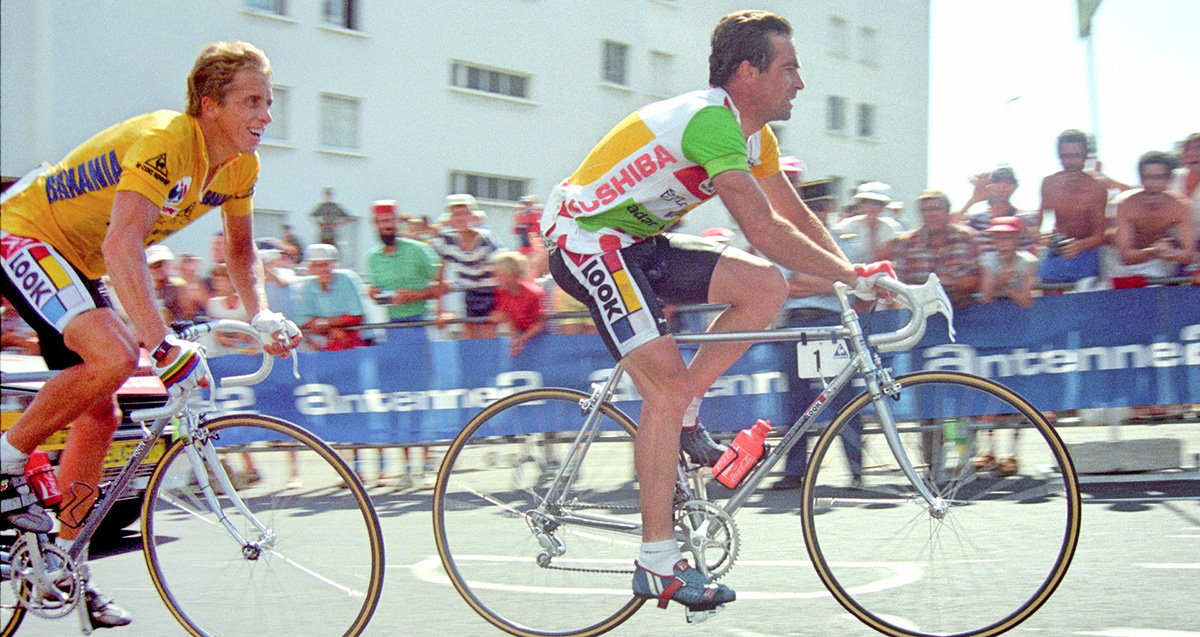 Bernard Hinault pedala ad una gara nel 1986