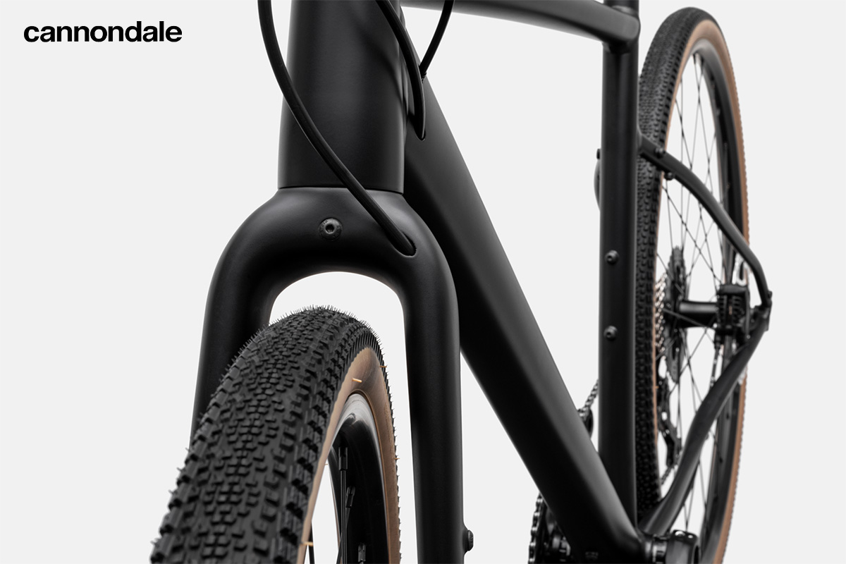 Dettaglio della forcella e del telaio di una nuova bicicletta gravel Cannondale Topstone Alloy 2022