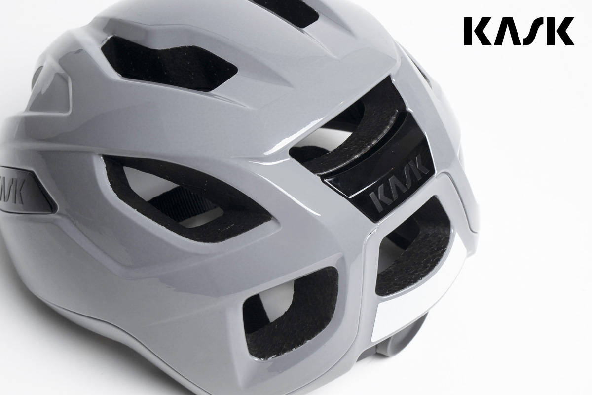 Dettaglio del retro del nuovo casco per bici da strada Kask Sintesi 2023