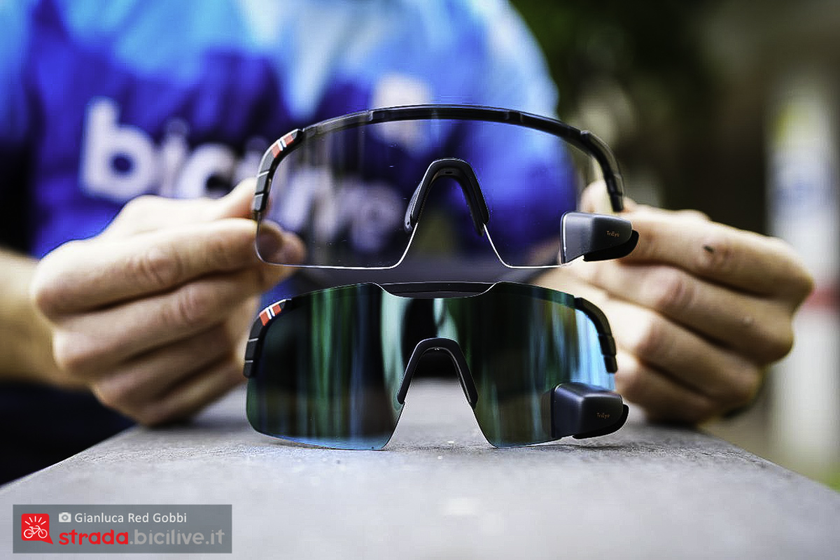 Foto degli occhiali Trieye con specchietto retrovisore visti da davanti