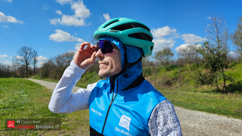 Foto di Claudio Riotti durante il test dell'abbigliamento personalizzato Sportstex da strada e gravel