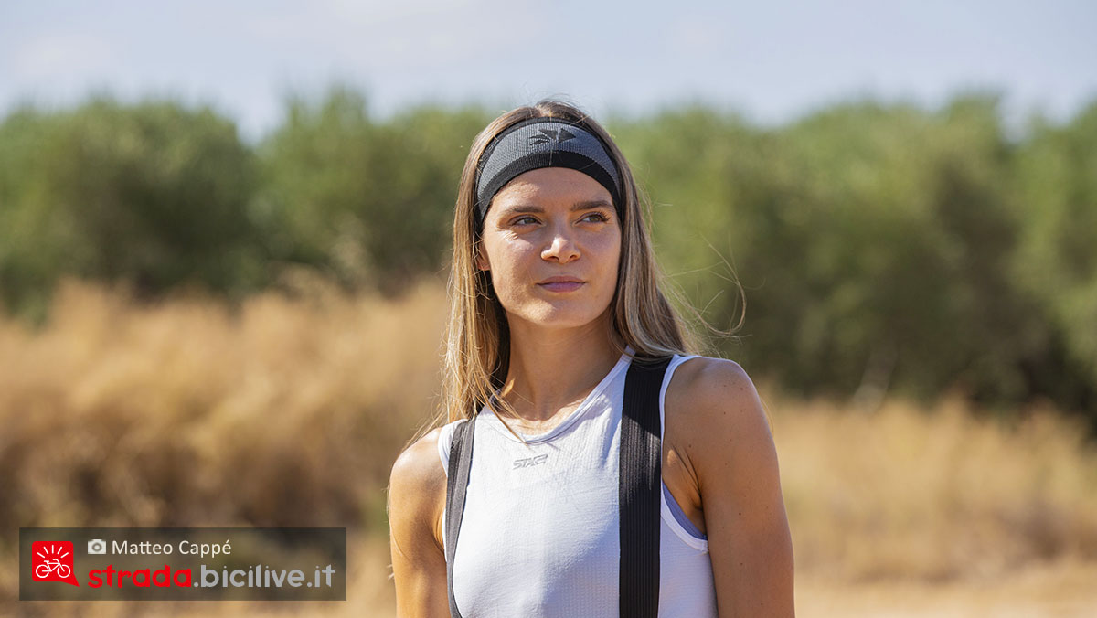 Foto di Beatrice Pontalti durante il test dell'intimo tecnico smanicato SIXS Bt SBL.
